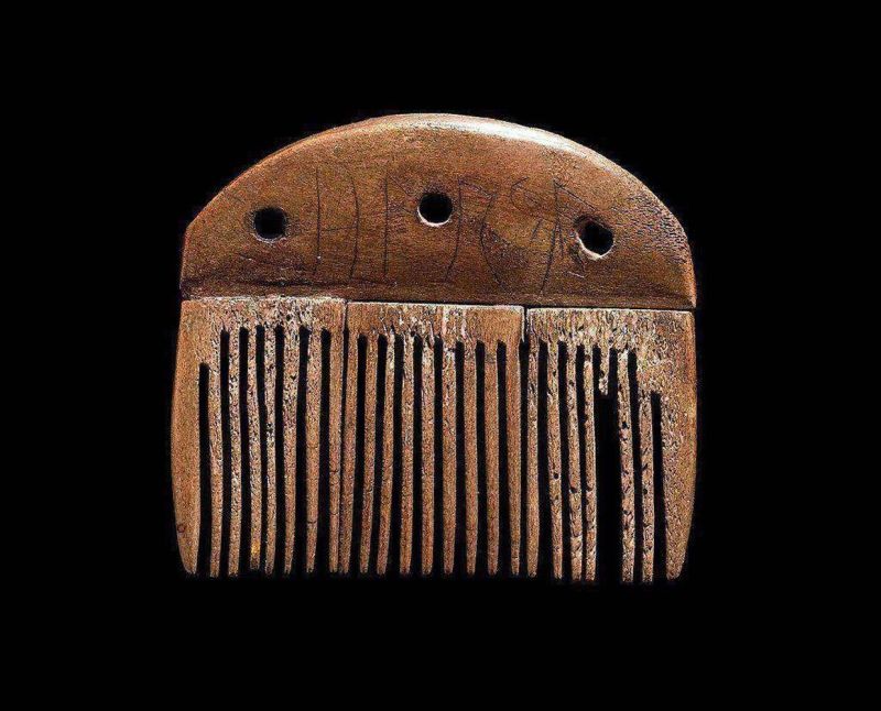 Comb with runes from Vimose